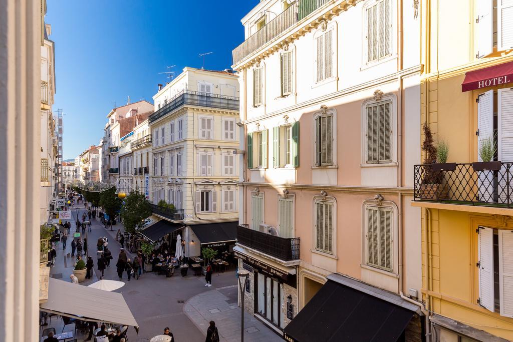 Centrally Located Modern 2 Bed Apartment In Cannes With Aircon And High Ceilings And Modern Design 696 Bagian luar foto