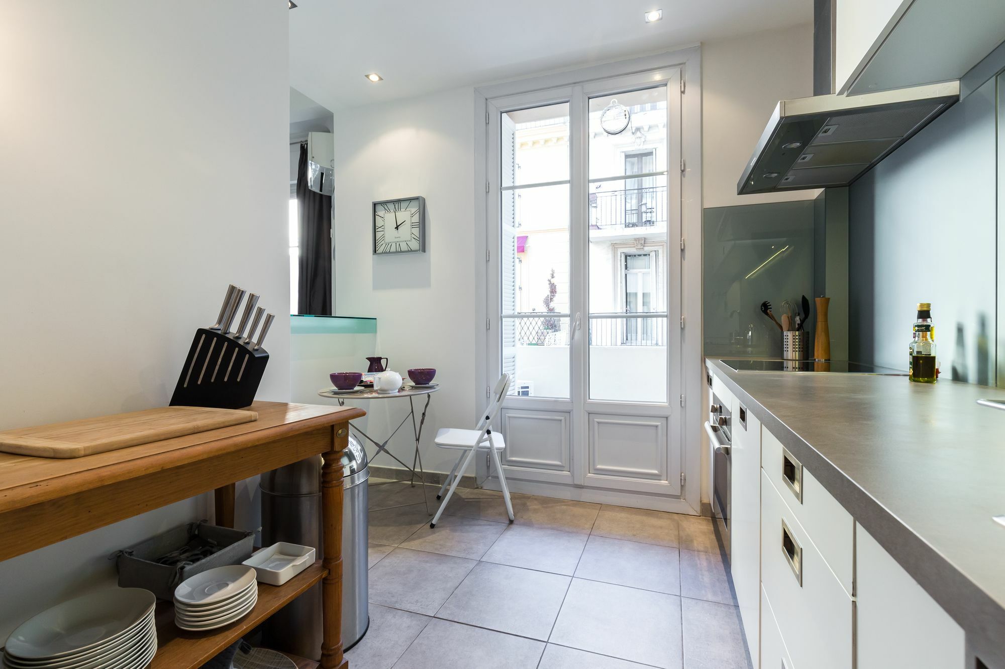 Centrally Located Modern 2 Bed Apartment In Cannes With Aircon And High Ceilings And Modern Design 696 Bagian luar foto